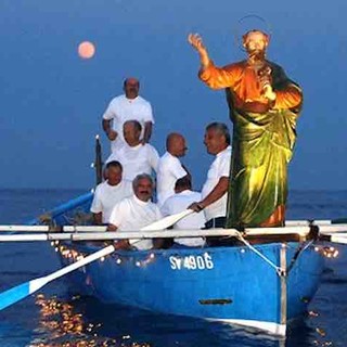 A Zinola torna la tradizionale processione per la festa di san Pietro