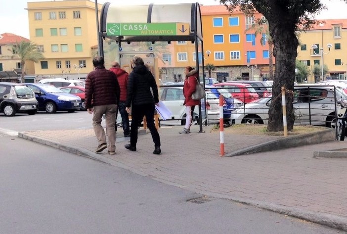 Santa Corona, nomadi alle casse automatiche dei parcheggi Santa Corona, nomadi alle casse automatiche dei parcheggi