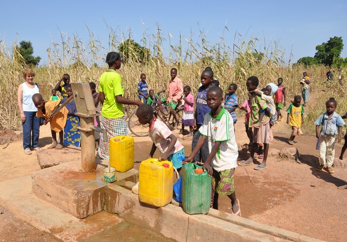 "Zomkom" benvenuto in fraternità! Come aiutare l’Africa a rinascere con le sue menti e le sue braccia? "Zomkom" benvenuto in fraternità! Come aiutare l’Africa a rinascere con le sue menti e le sue braccia?