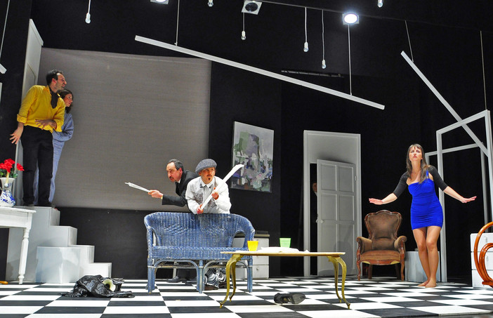 Cairo, teatro: Black Comedy Cairo, teatro: Black Comedy