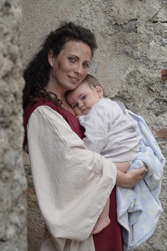 Game of Kings, tra i figuranti il più giovane è nato a Pietra Ligure: si chiama Andrea Diego e ha appena compiuto 1 anno Game of Kings, tra i figuranti il più giovane è nato a Pietra Ligure: si chiama Andrea Diego e ha appena compiuto 1 anno