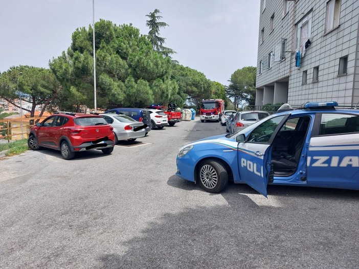 Paura a Savona, auto cosparsa di benzina: caccia agli autori del gesto (FOTO) Paura a Savona, auto cosparsa di benzina: caccia agli autori del gesto (FOTO)