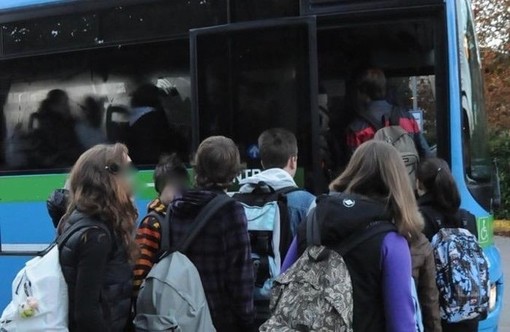 Scuola, riapertura al 7 gennaio: le superiori scaglioneranno gli ingressi e le uscite degli studenti Scuola, riapertura al 7 gennaio: le superiori scaglioneranno gli ingressi e le uscite degli studenti