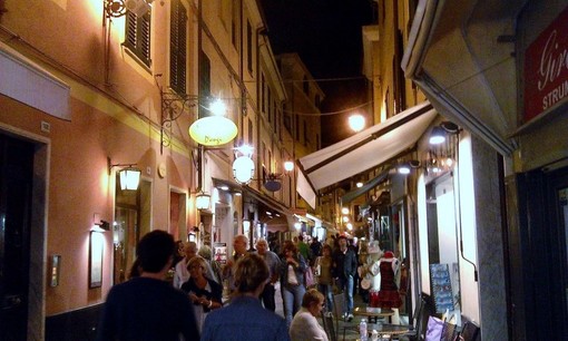 Alassio, novità per i commercianti: via libera agli espositori Alassio, novità per i commercianti: via libera agli espositori