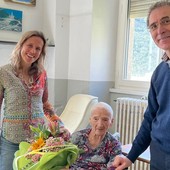 Noli, 104 candeline per nonna Annita: l'omaggio anche dal Comune