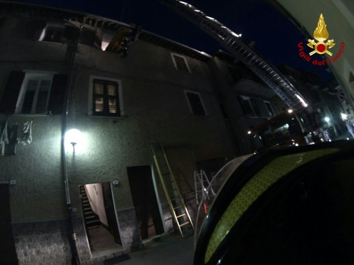 Altare, anziana cade in casa: intervento dei vigili del fuoco e della Croce Bianca (FOTO) Altare, anziana cade in casa: intervento dei vigili del fuoco e della Croce Bianca (FOTO)