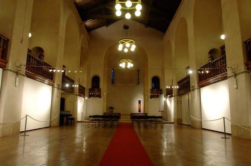 Alassio, alla ex Chiesa Anglicana gli Itinerari Artistici di Arcangelo Leonardi