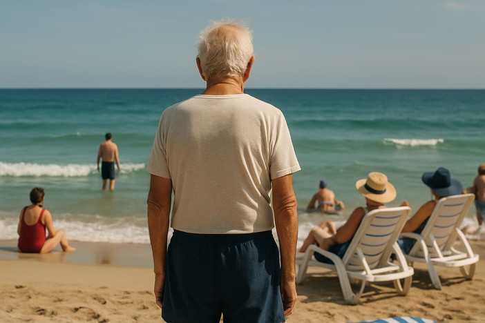 Crisi cardiaca dopo essere stato bersagliato dai gavettoni sulla spiaggia: caccia a chi ha colpito il 75enne ad Alassio Crisi cardiaca dopo essere stato bersagliato dai gavettoni sulla spiaggia: caccia a chi ha colpito il 75enne ad Alassio