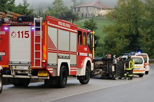 Auto ribaltata tra Cosseria e Millesimo, soccorsi mobilitati (FOTO) Auto ribaltata tra Cosseria e Millesimo, soccorsi mobilitati (FOTO)