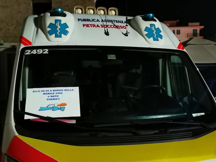 Un altro parto in ambulanza: il piccolo Cherif nasce sull'A10
