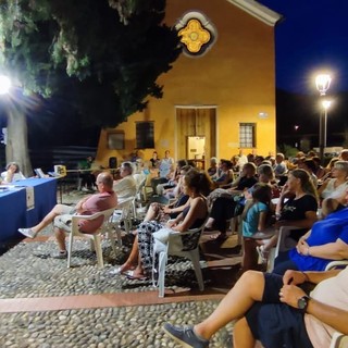 Villanova d’Albenga, serata al profumo di basilico per il ritorno della rassegna “Autori a Bossoleto” Villanova d’Albenga, serata al profumo di basilico per il ritorno della rassegna “Autori a Bossoleto”