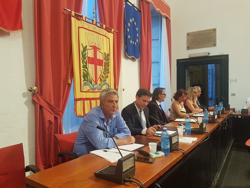Albenga, in via di approvazione la riduzione del 25% della Tari alle attività commerciali. Tomatis: "Orgoglioso del risultato"