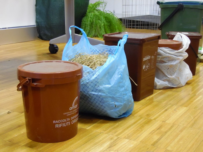 Savona, ATA sulla differenziata: "Siamo al 38%, soddisfatti per la raccolta dell'umido. E' di buona qualità" Savona, ATA sulla differenziata: "Siamo al 38%, soddisfatti per la raccolta dell'umido. E' di buona qualità"