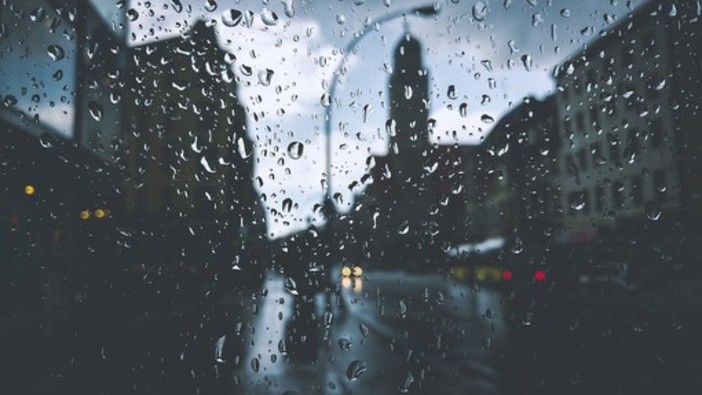 Ferragosto bagnato, continua l'allerta meteo per temporali fino alle 14 Ferragosto bagnato, continua l'allerta meteo per temporali fino alle 14