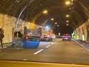 Incidente in galleria tra Spotorno e Feglino: auto si cappotta in autostrada in direzione Francia Incidente in galleria tra Spotorno e Feglino: auto si cappotta in autostrada in direzione Francia