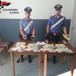 Alassio, in possesso di cocaina, materiale per il confezionamento e denaro: arrestati dai carabinieri (FOTO) Alassio, in possesso di cocaina, materiale per il confezionamento e denaro: arrestati dai carabinieri (FOTO)
