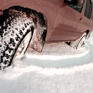 Freddo e ghiaccio sulle strade: dal 15 novembre scatta l'obbligo di gomme invernali e catene