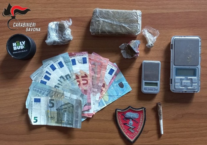 Aggressivo in famiglia, nascondeva un etto e mezzo di droga: arrestato dai Carabinieri Aggressivo in famiglia, nascondeva un etto e mezzo di droga: arrestato dai Carabinieri