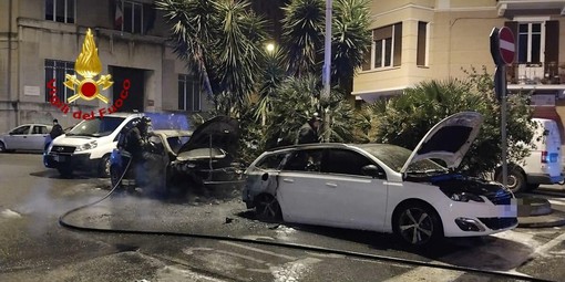 Auto a fuoco in piazza Brennero, arrestati mandante ed esecutore: dietro al rogo una "ripicca" economica