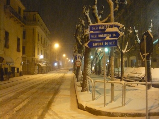 #Meteo: Risveglio sotto la neve nell'entroterra, ma nessun disagio. Allerta fino alle ore 15,00 #Meteo: Risveglio sotto la neve nell'entroterra, ma nessun disagio. Allerta fino alle ore 15,00