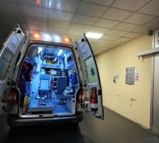 Savona, auto perde il controllo in via Nazionale Piemonte: tre persone ferite Savona, auto perde il controllo in via Nazionale Piemonte: tre persone ferite