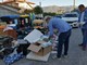 Albenga, abbandona rifiuti per strada: individuato il responsabile (FOTO)