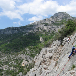 Bambini in arrampicata Bambini in arrampicata