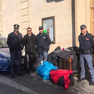 Alassio, abbigliamento falso sequestrato dalla Polizia di Stato e donato alla Parrocchia dei Frati Cappuccini (FOTO)