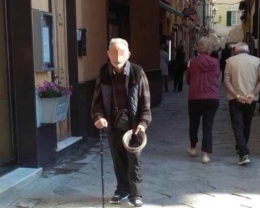 Commercio abusivo e accattonaggio ad Alassio: “Mi hanno fermato per chiedere elemosina almeno 3 volte in una mattina” Commercio abusivo e accattonaggio ad Alassio: “Mi hanno fermato per chiedere elemosina almeno 3 volte in una mattina”