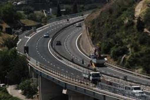 Autostrade, Toti a Pd: "Se pensano di fare  campagna elettorale mettendo in ginocchio i liguri con il blocco delle autostrade si sbagliano"