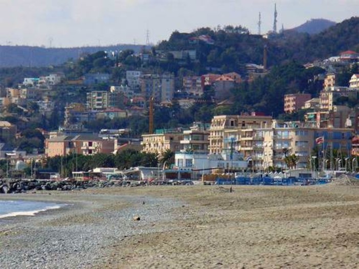 Savona: esodato diventa 'cacciatore tesori' su spiagge Savona: esodato diventa 'cacciatore tesori' su spiagge