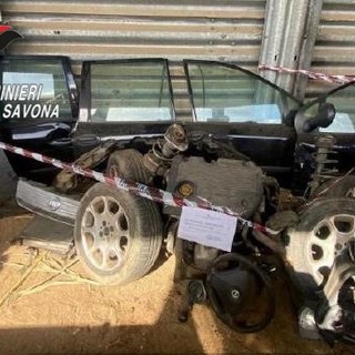 Ruba un'auto durante la festa patronale a Carcare: il ladro identificato dai carabinieri grazie alle impronte su un biglietto autostradale