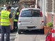 Savona, auto finisce sul marciapiede e rimane incastrata: intervento dei Vigili del fuoco (FOTO)