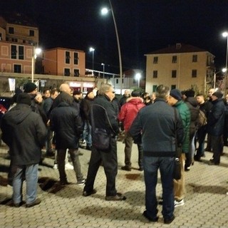 Piano industriale Tpl Linea, assemblea dei lavoratori infuocata nel parcheggio a Vado Piano industriale Tpl Linea, assemblea dei lavoratori infuocata nel parcheggio a Vado