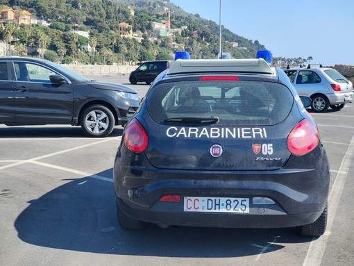 Furti in appartamento, i carabinieri arrestano due nomadi Furti in appartamento, i carabinieri arrestano due nomadi