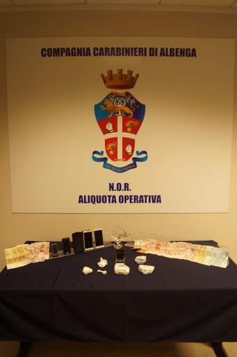 Maxi-centrale dello spaccio smantellata a Loano: in manette due persone