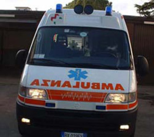 Albenga: uomo in escandescenza assale la sede della Croce Bianca