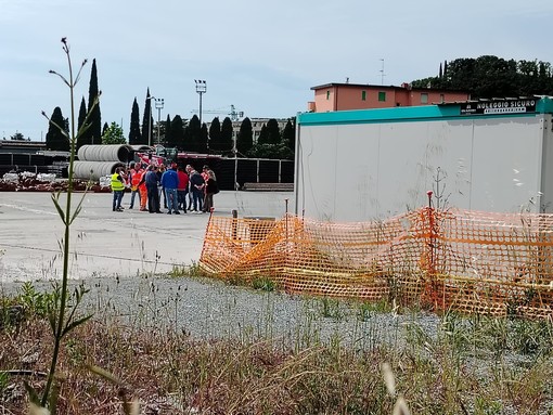 Aurelia Bis, nell'assemblea i 9 lavoratori rimasti esprimono preoccupazione per il futuro: "Chiediamo la salvaguardia occupazionale con la garanzia di una nuova assunzione" Aurelia Bis, nell'assemblea i 9 lavoratori rimasti esprimono preoccupazione per il futuro: "Chiediamo la salvaguardia occupazionale con la garanzia di una nuova assunzione"