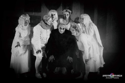 “Cena a Casa Addams”: musical per beneficenza sul Priamar di Savona “Cena a Casa Addams”: musical per beneficenza sul Priamar di Savona