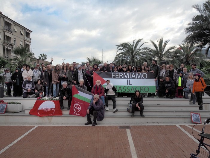 "Presidio e letture per la Palestina", Sinistra Ingauna: "Albenga ha lanciato un chiaro messaggio di pace e disarmo"