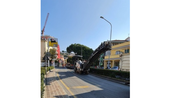 Celle, rifacimento dell'asfalto sull'Aurelia: traffico in tilt Celle, rifacimento dell'asfalto sull'Aurelia: traffico in tilt