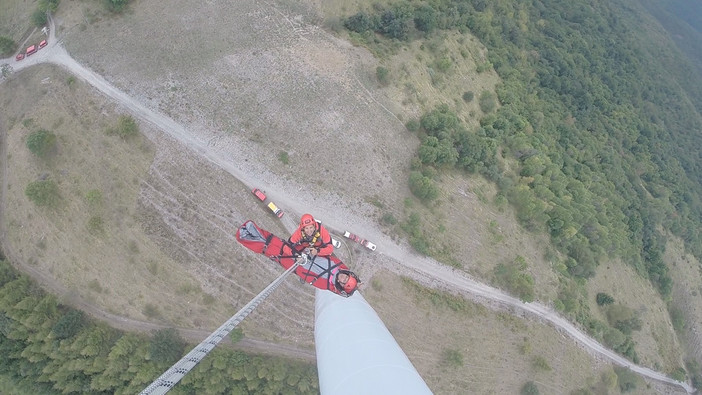 Vigili del fuoco, addestramento per il nucleo "elisoccorritori" della Liguria (FOTO)