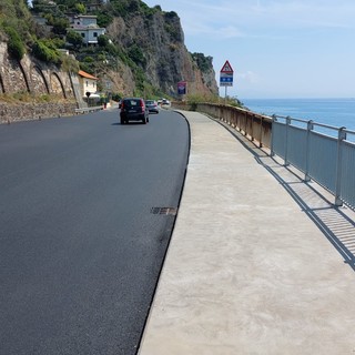 Cedimento dell'asfalto sull'Aurelia a Celle, ripristinata la carreggiata: asfaltato il tratto