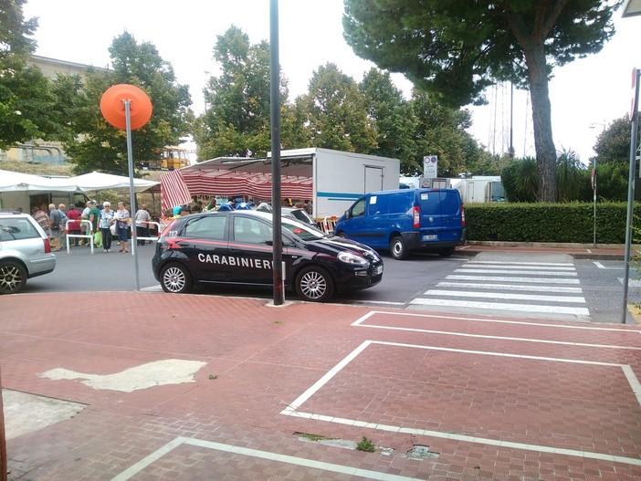Albenga, anziano si toglie la vita e sparando ferisce la badante (FOTO e VIDEO) Albenga, anziano si toglie la vita e sparando ferisce la badante (FOTO e VIDEO)