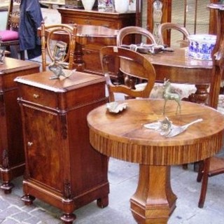 A Pietra Ligure, nel centro storico, appuntamento con il mercatino dell’antico e dell’usato