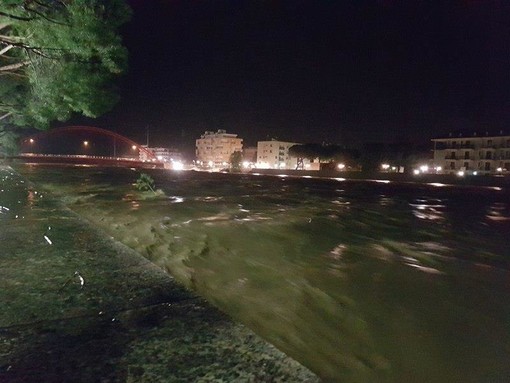 #Maltempo la lunga notte di Albenga. Gli aggiornamenti in tempo reale sulle condizioni del Centa (FOTO e VIDEO)