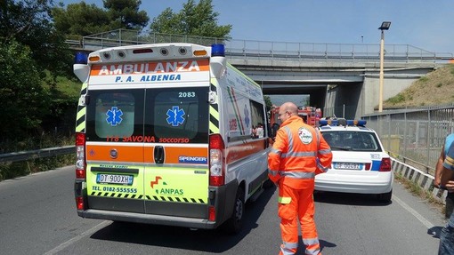 Scontro auto-moto ad Altare: due feriti Scontro auto-moto ad Altare: due feriti