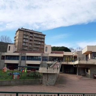 Cade un ventilatore da soffitto all'asilo di Lavagnola. Una mamma: "Sfiorata la tragedia"