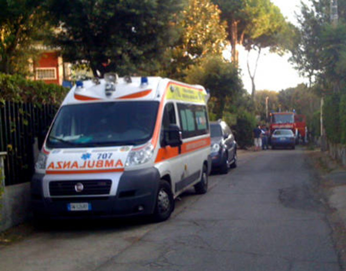 Frana travolge due escursionisti