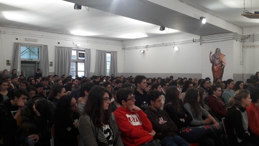 Partecipazione e attenzione al Calasanzio di Carcare per l'assemblea sulla Shoah Partecipazione e attenzione al Calasanzio di Carcare per l'assemblea sulla Shoah